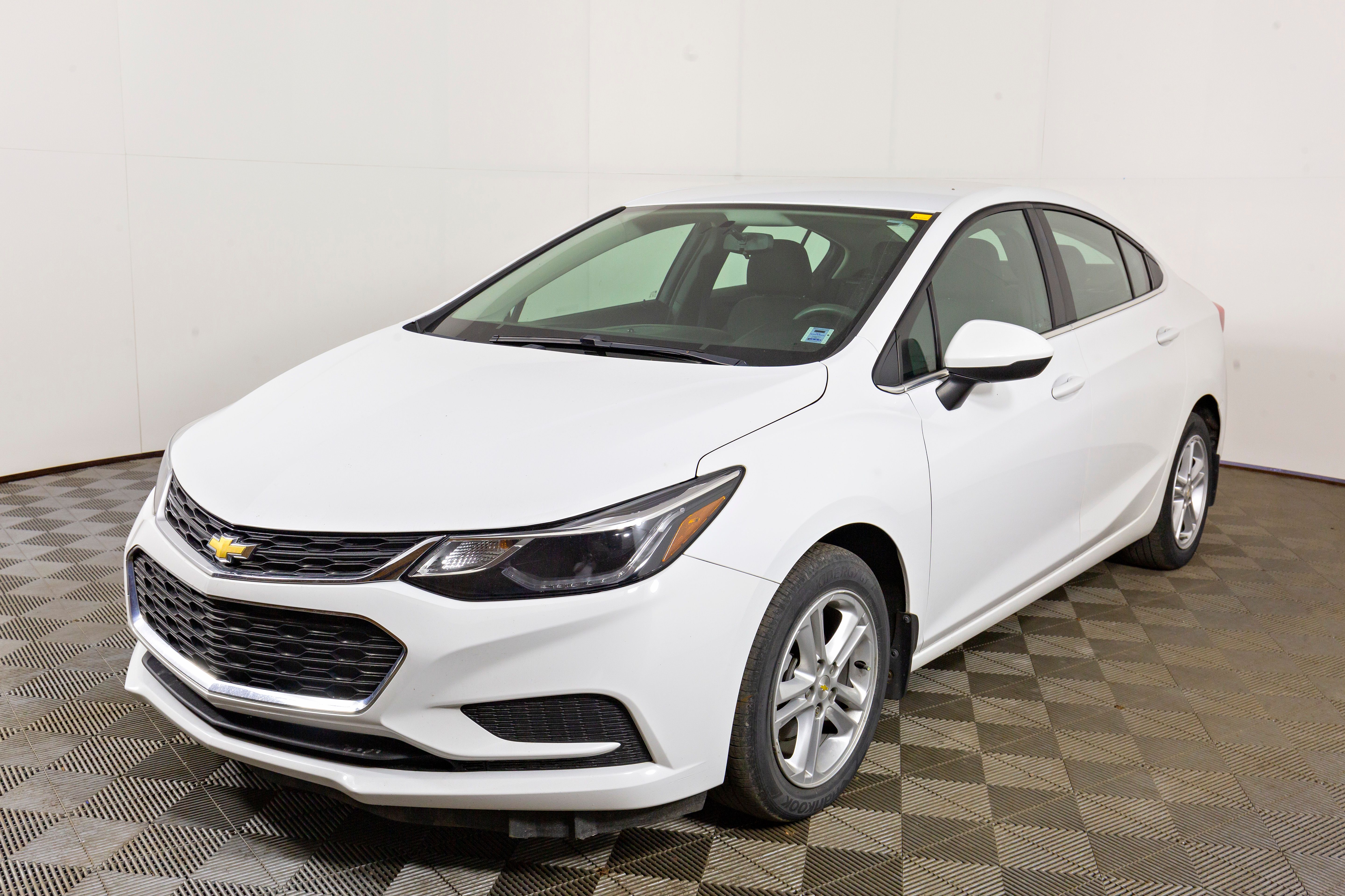 Pre-Owned 2016 CHEVROLET Cruze LT Front Wheel Drive 4dr Car