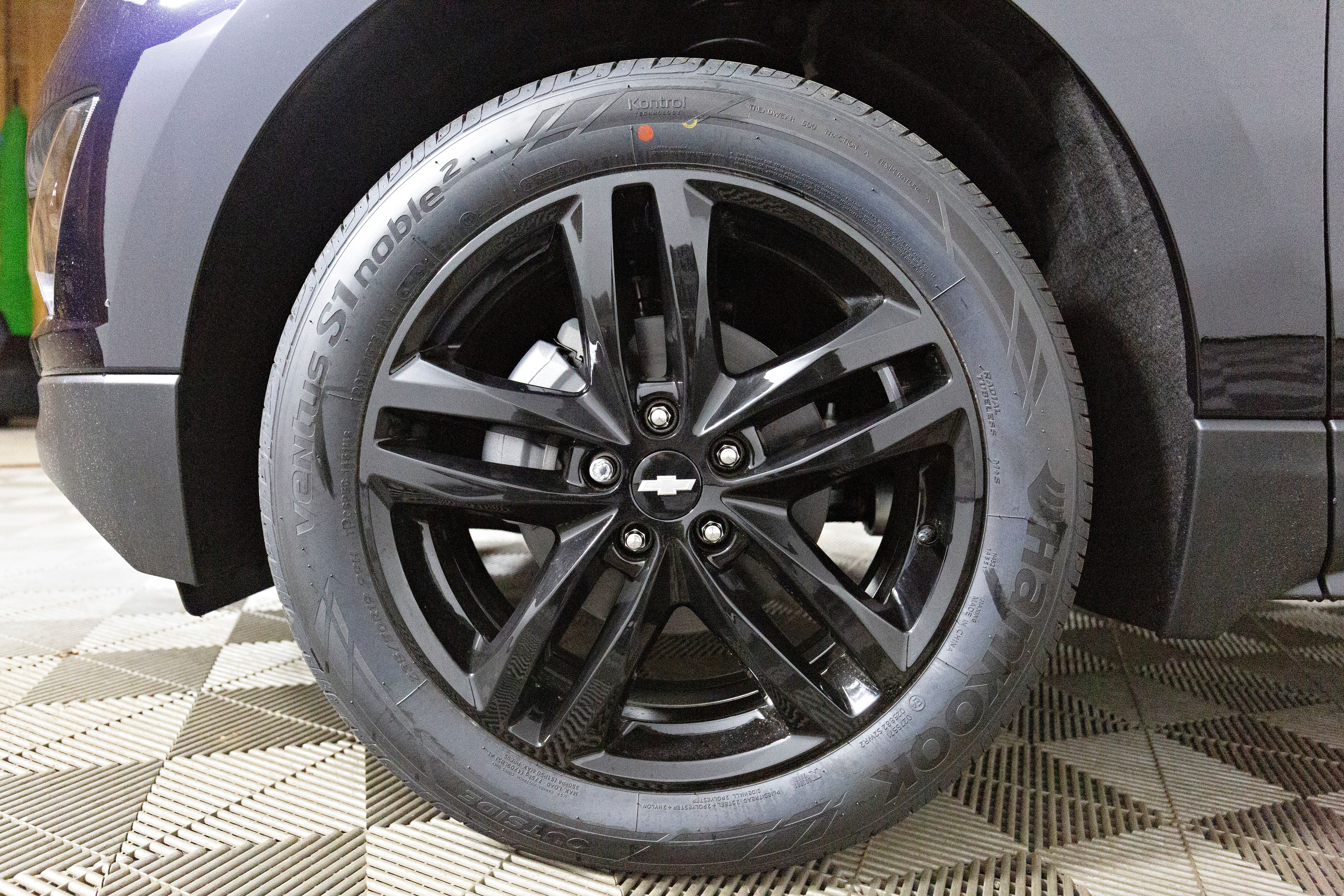 chevy equinox 2020 black rims